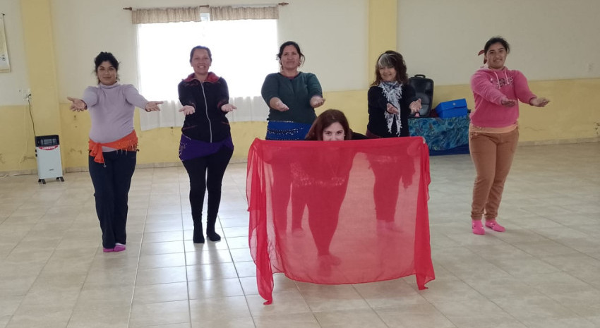 El Taller de Danzas Árabes en Pavón, sigue sumando participantes