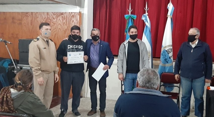 Los alumnos del curso de “Timonel de Yate” recibieron su diploma e