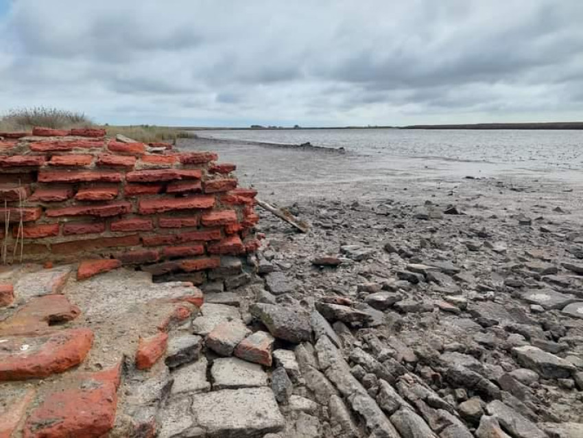 Ruinas de piletones de los antiguos saladeros